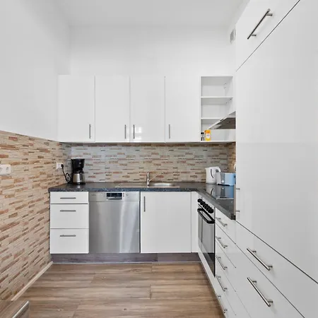 Backhome - L - Parkhaus - Fantastische Schlosslage - Smarttv - Waschmaschine - Netflix - 50qm - 24h Checkin- 1