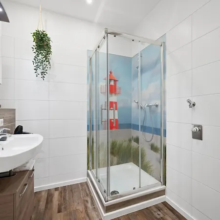 Backhome - L - Parkhaus - Fantastische Schlosslage - Smarttv - Waschmaschine - Netflix - 50qm - 24h Checkin- 1 Apartamento Ludwigsburg